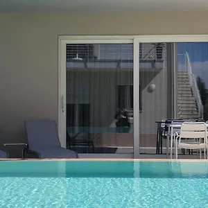 *central Lakeside Apt*swimming Pool & Free Parking Appartement